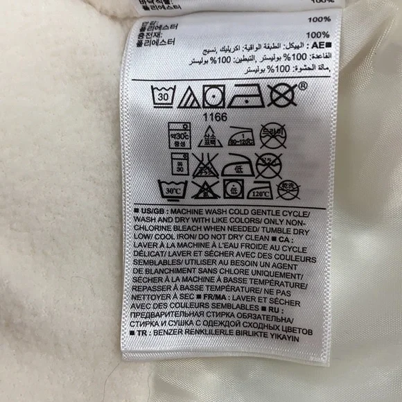 ❌Sold❌ 6-12 Month Gap Off-White Puffer Coat with Hood - Picture 7 of 10